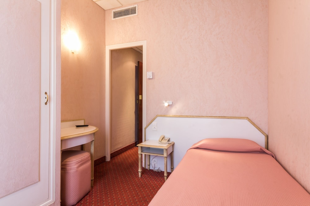 Hotel Busby 47/76