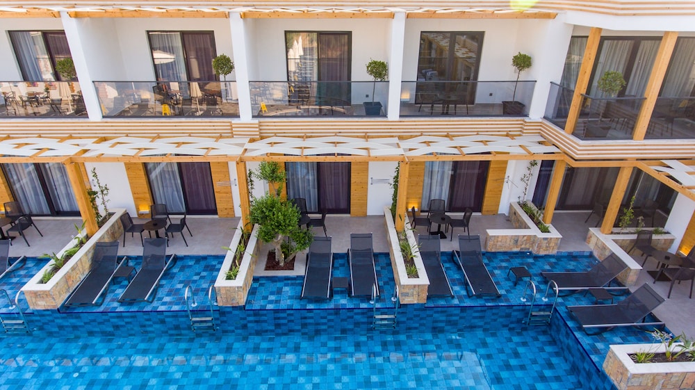 L HOTEL SARIGERME 19/48