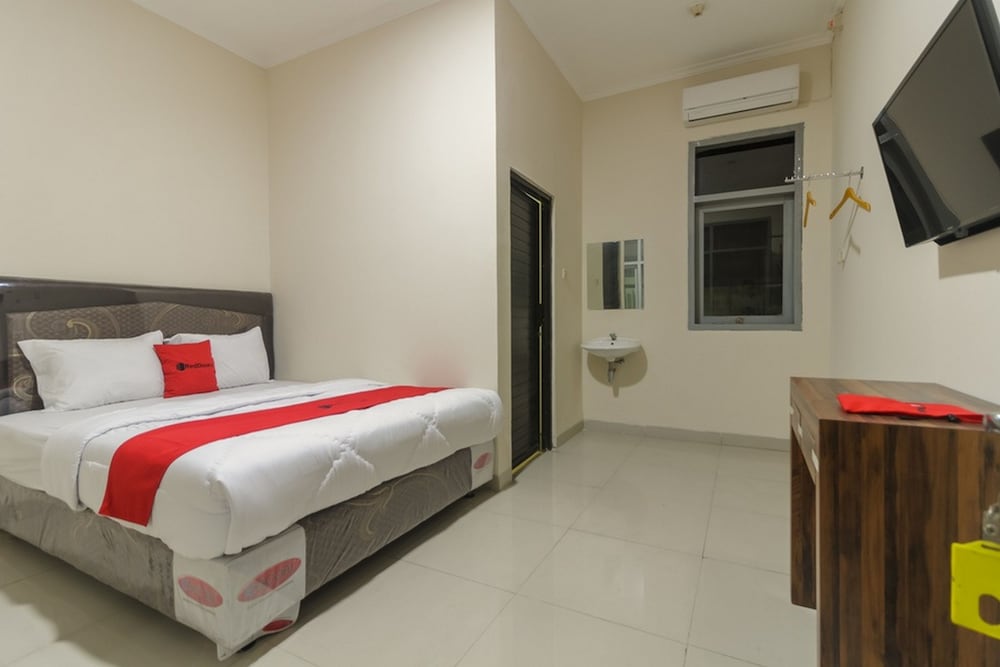 Reddoorz Plus Near Rs Pmi Bogor 7/38