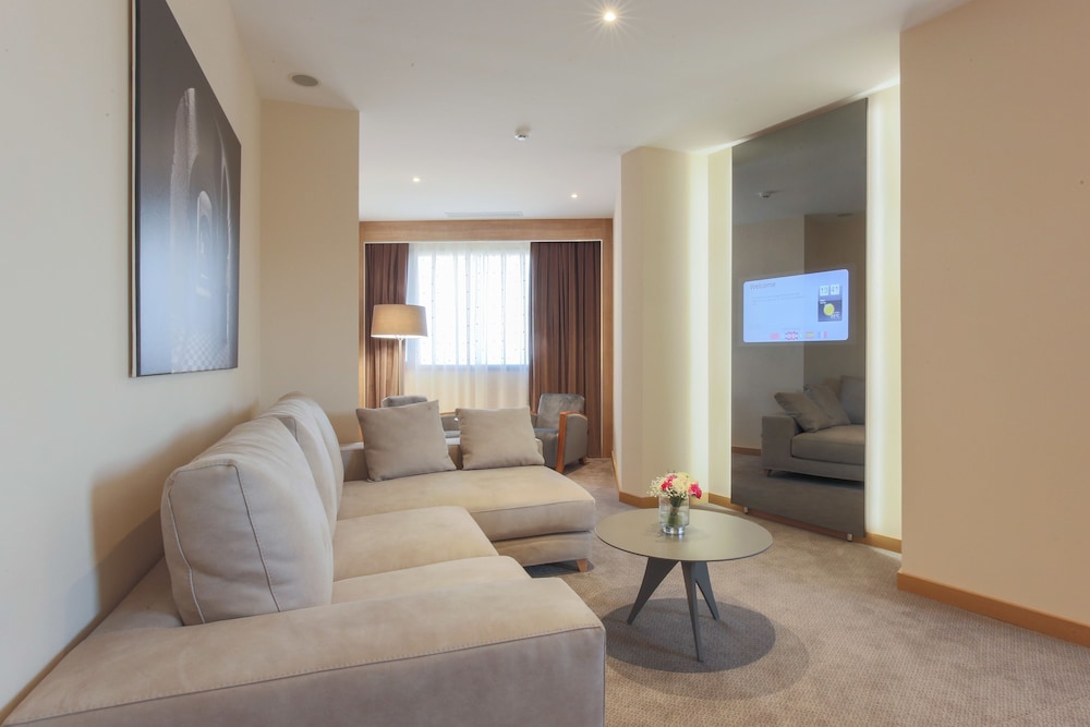 Lamaraz Arts Hotel 32/49