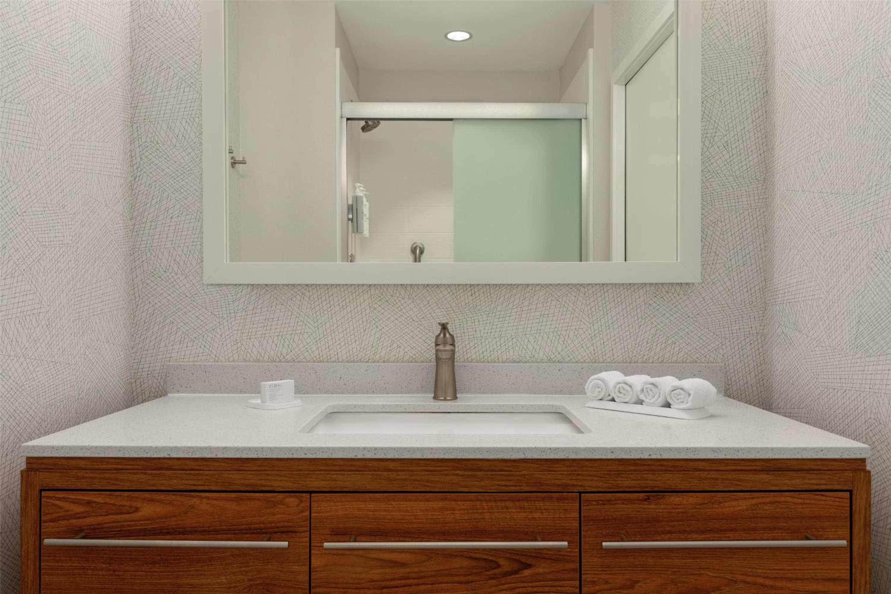 جناح بسرير كينج مع أريكة لذوي الإعاقة، Home2 Suites By Hilton Houston Energy Corridor 4/5
