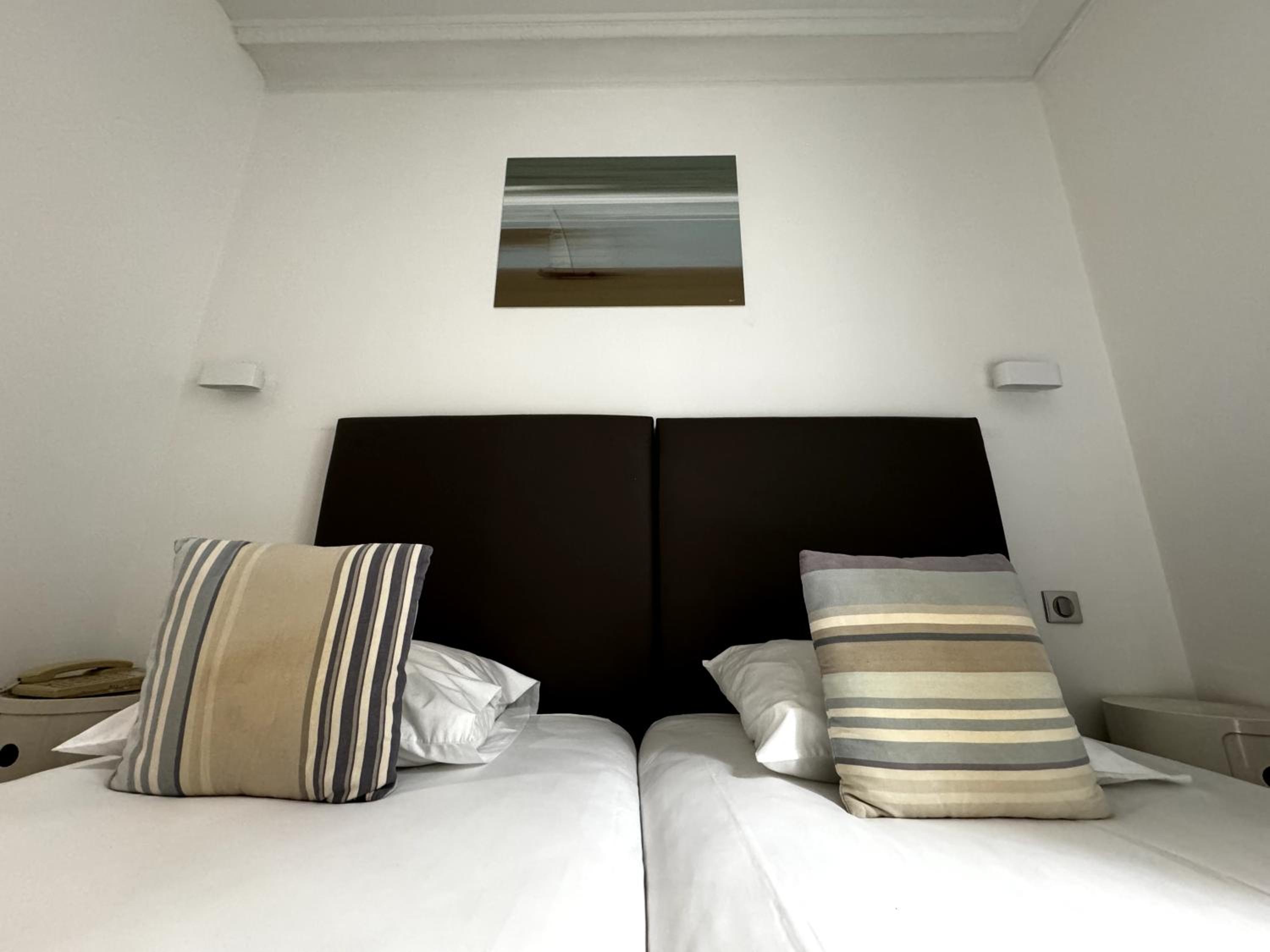 Room, Triple, L Amiral 9/10