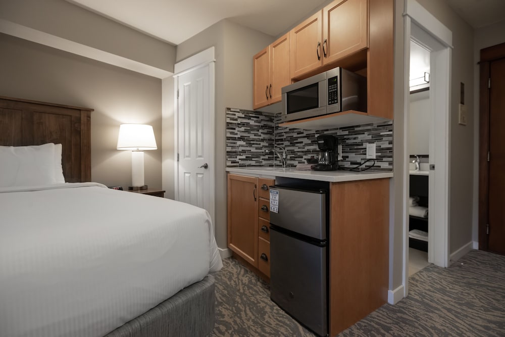 Village Suites Blue Mountain Resort 12/50
