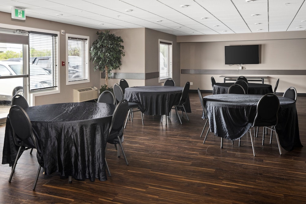 Home Inn Suites Saskatoon South 60/66