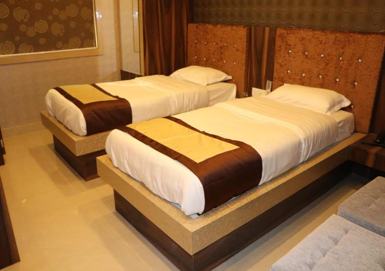 DELUXE, DOUBLE BED
