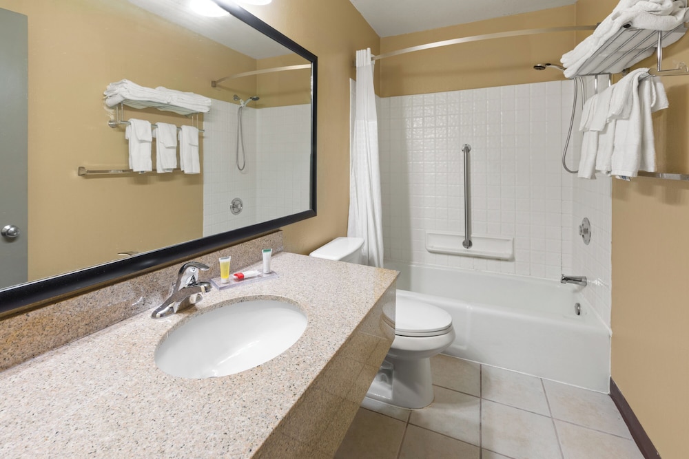 Days Inn by Wyndham Wauseon 46/49