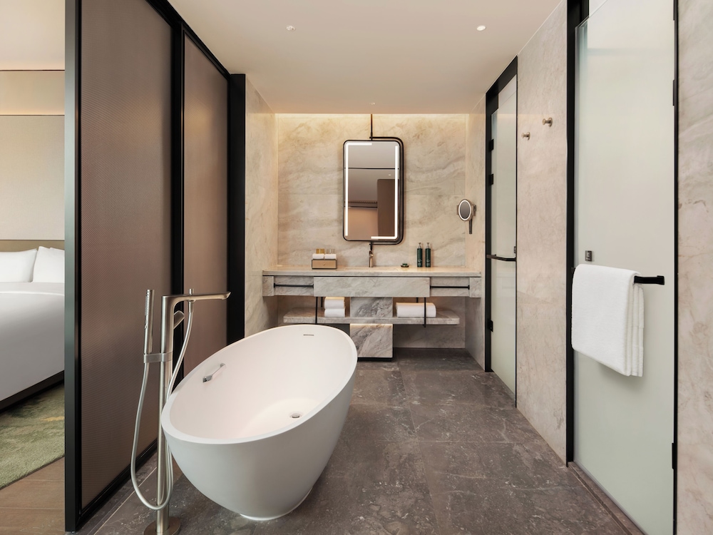 DoubleTree by Hilton Zhengzhou Airport Aerotropolis 40/43