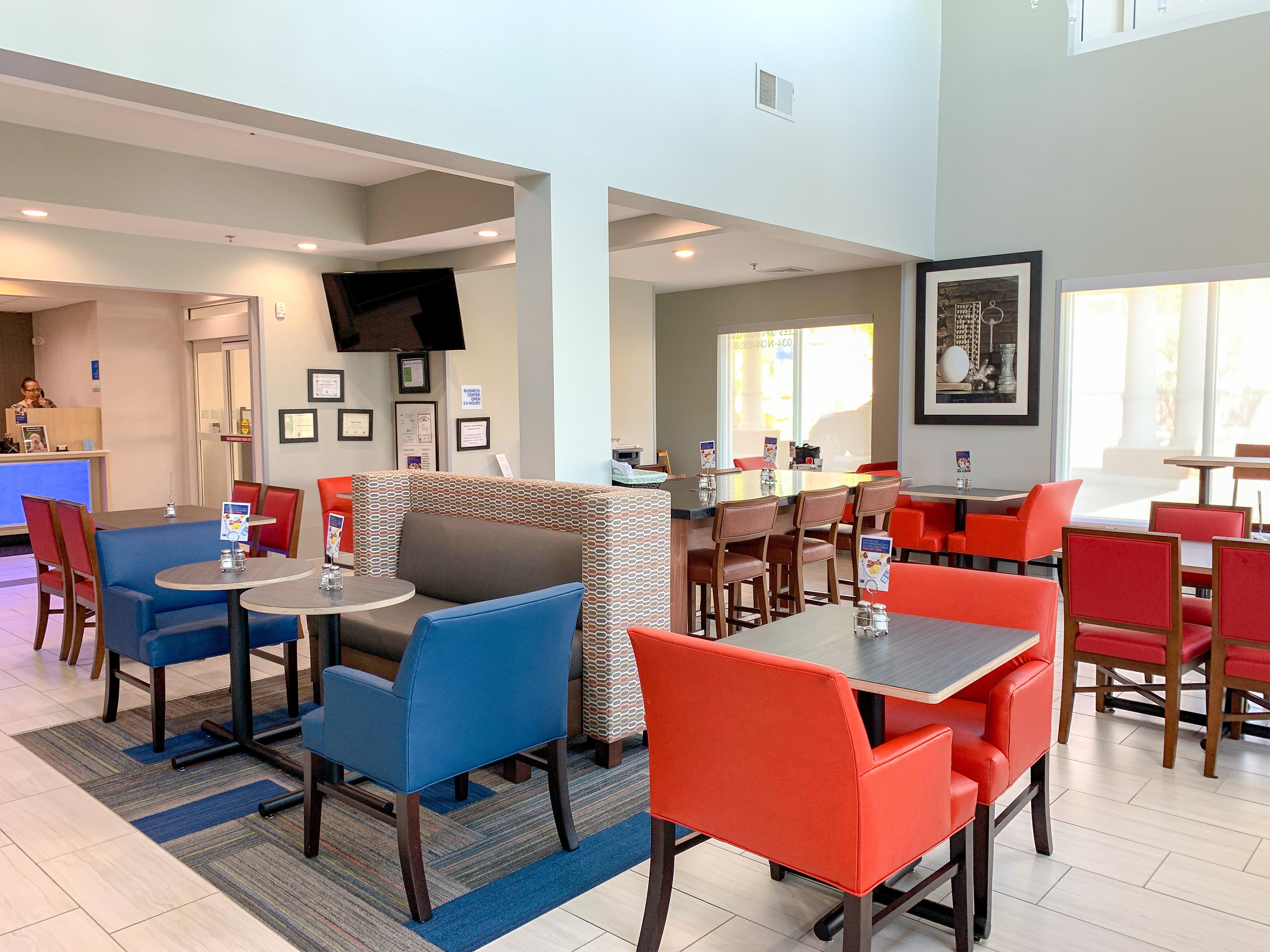 Holiday Inn Express & Suites Lexington Dtwn Area-Keenland 30/41