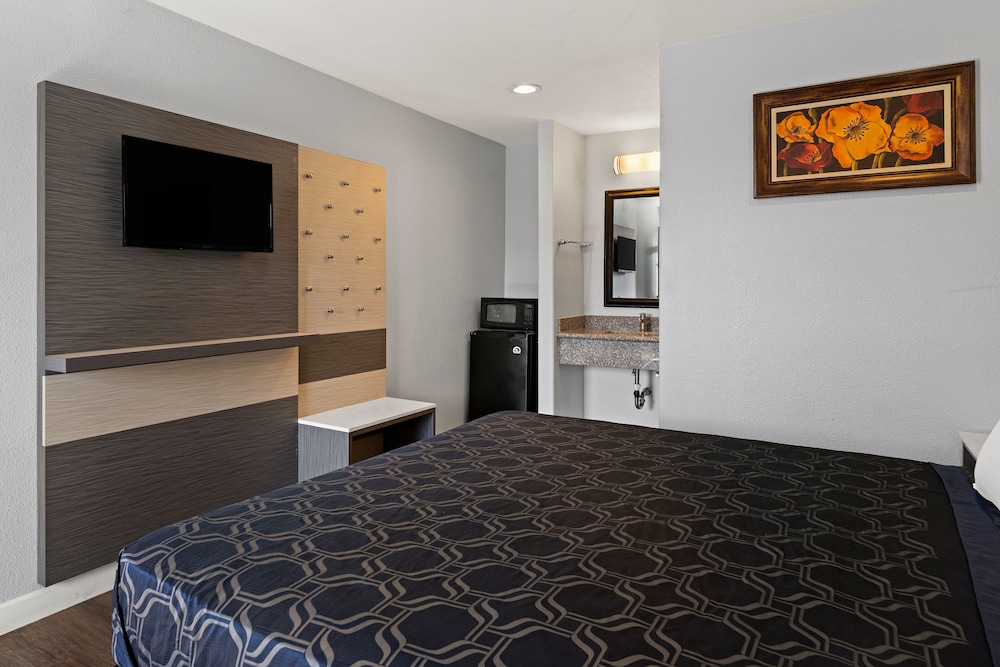 Bay Breeze Inn 43/56