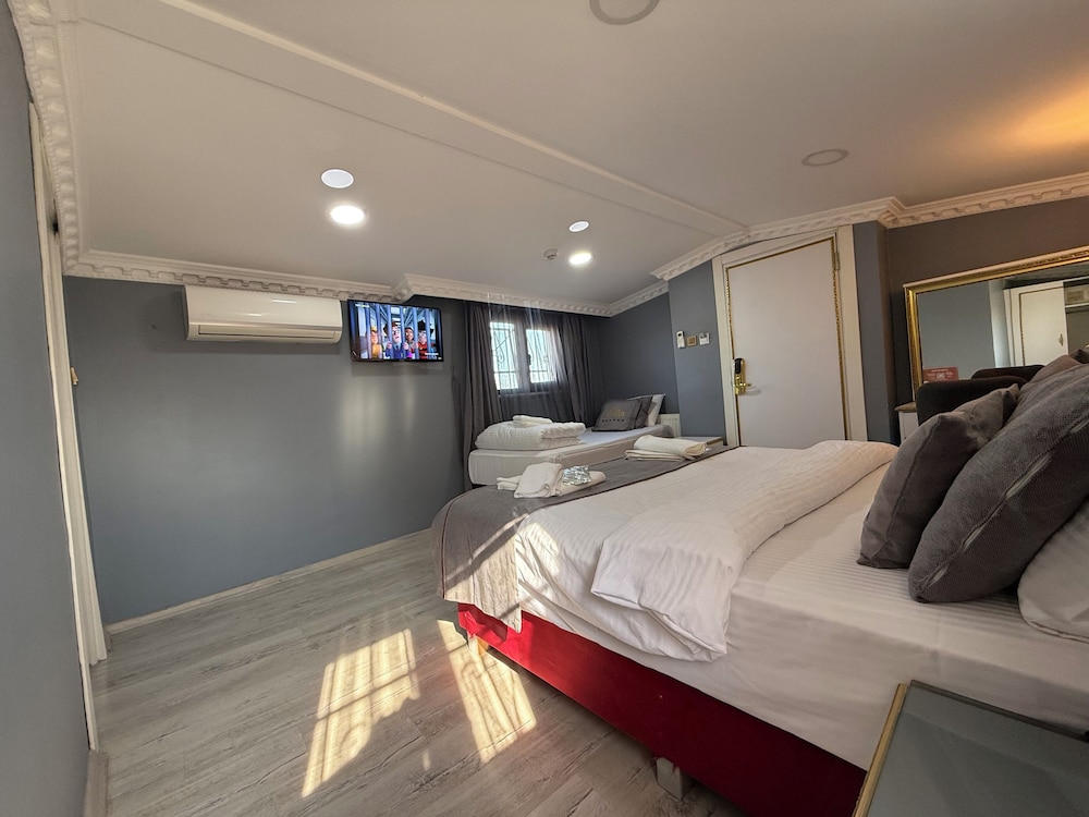 Rhythm Hotel 26/50