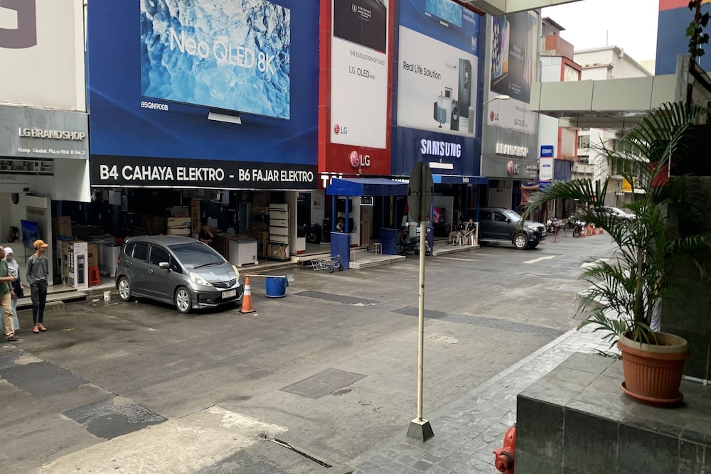 The Plaza Hotel Glodok 35/47