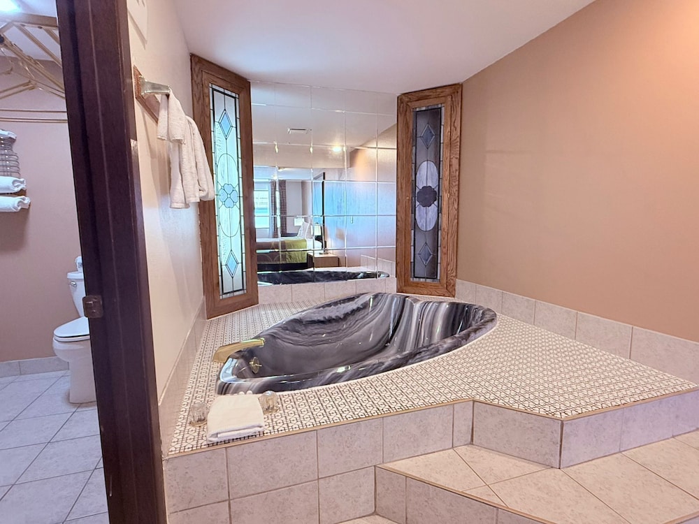 غرفة قياسية بسرير كوين بحوض جاكوزي، Hardin Lodge By Capital O Little Bighorn Battlefield I-90 9/9