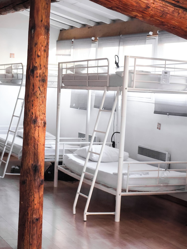 FEMALE DORM, 4 BEDS, PRIVATE BATHROOM
