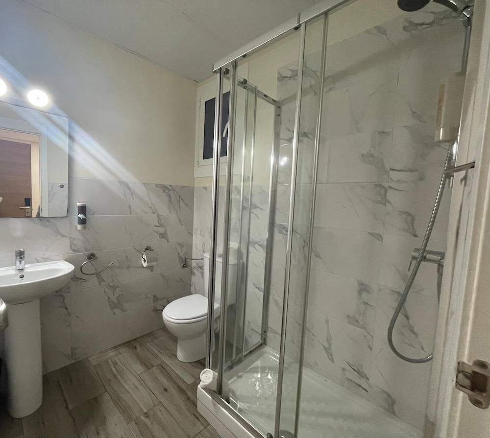 Hostal Balmes Centro 39/50