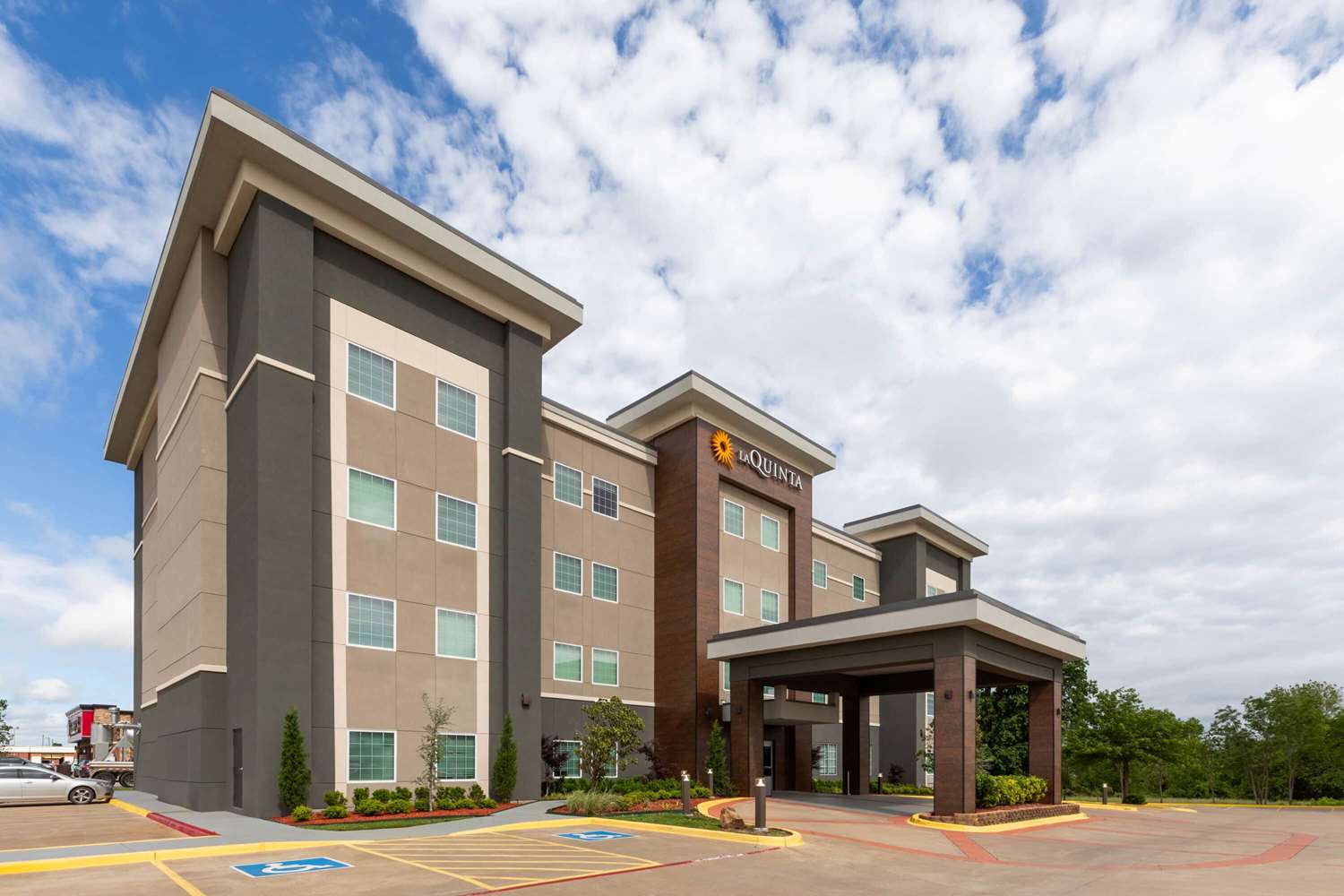 La Quinta Inn & Suites by Wyndham McAlester 2/45