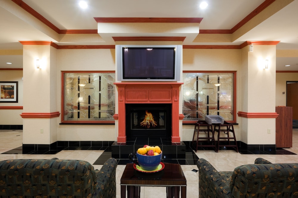 Holiday Inn Express Hotel Suites Fairfield North 44/63