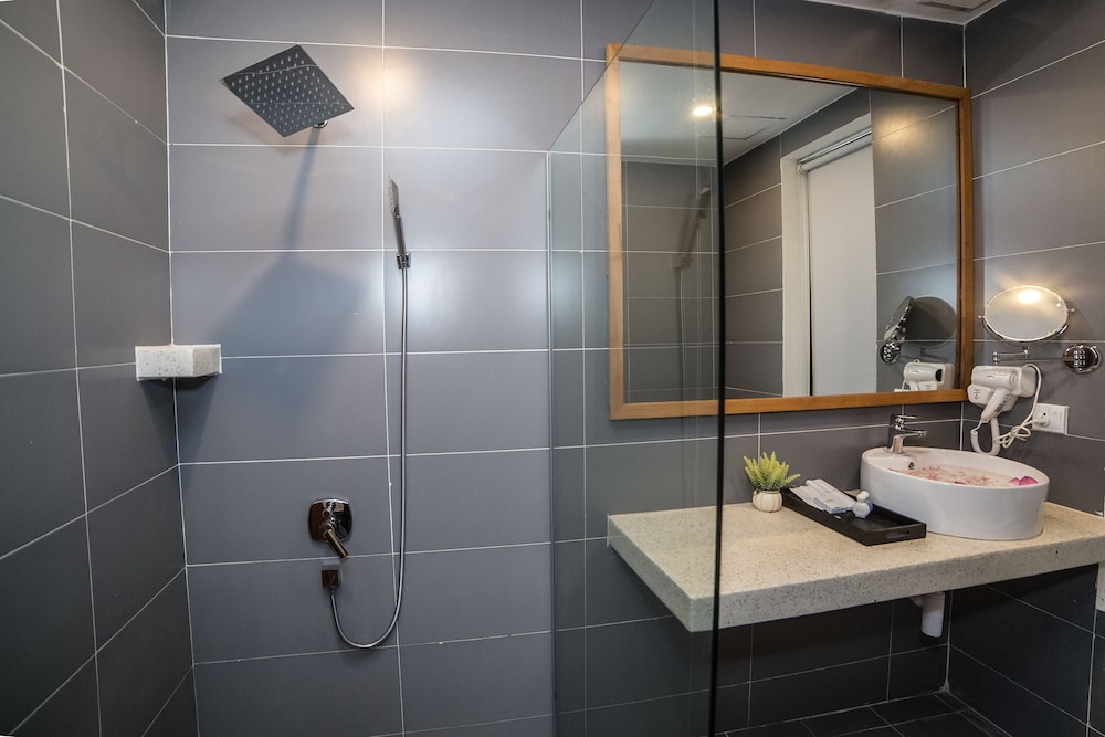 Home Chic Hotel 65/67