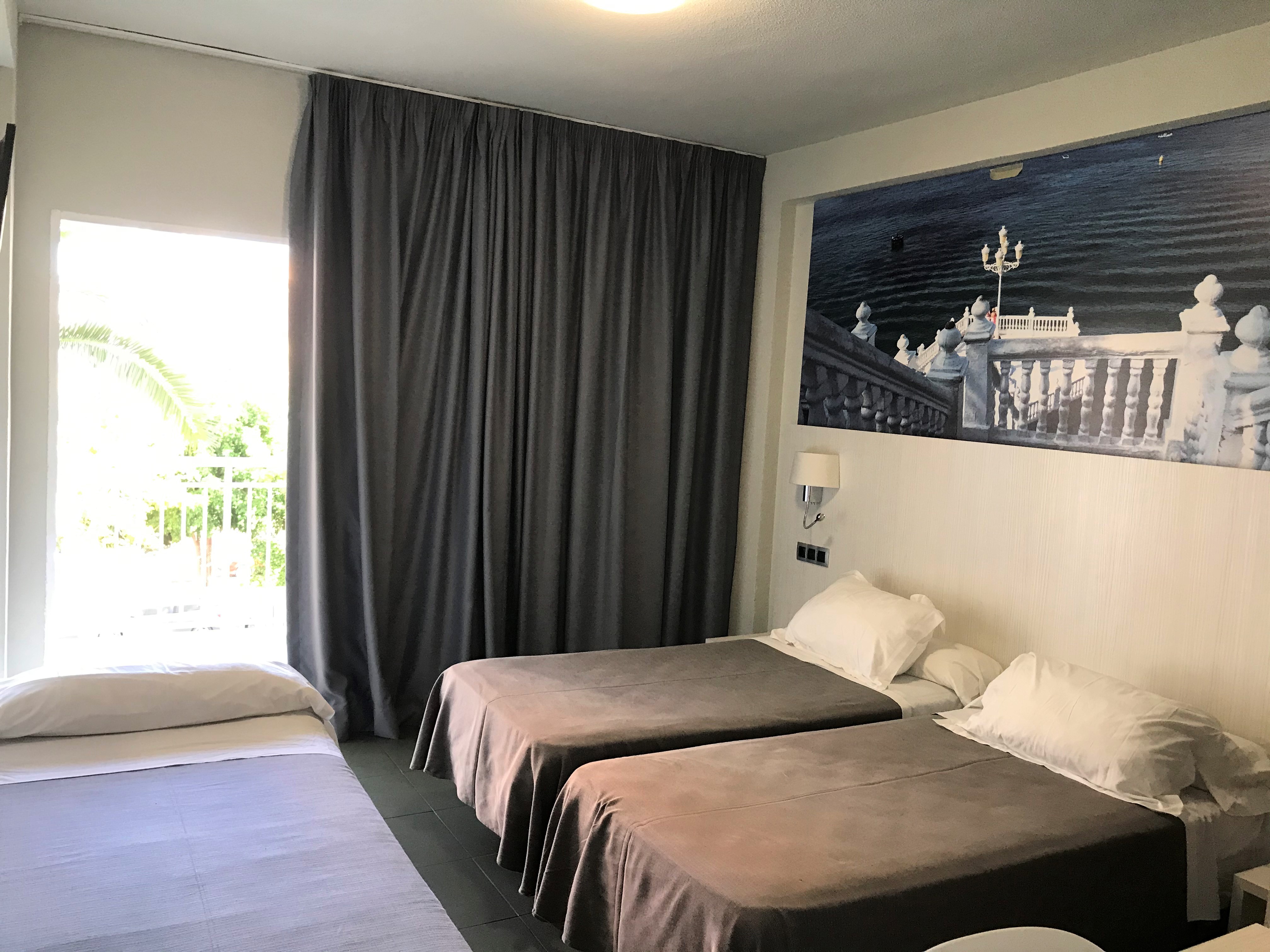 Room, Triple