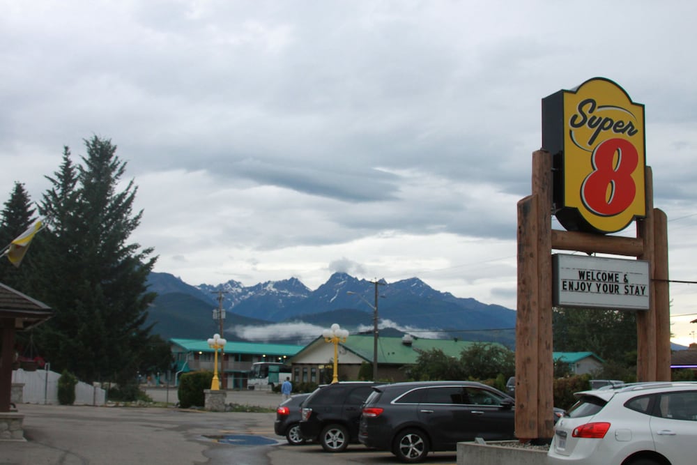 Super 8 by Wyndham Valemount 19/33