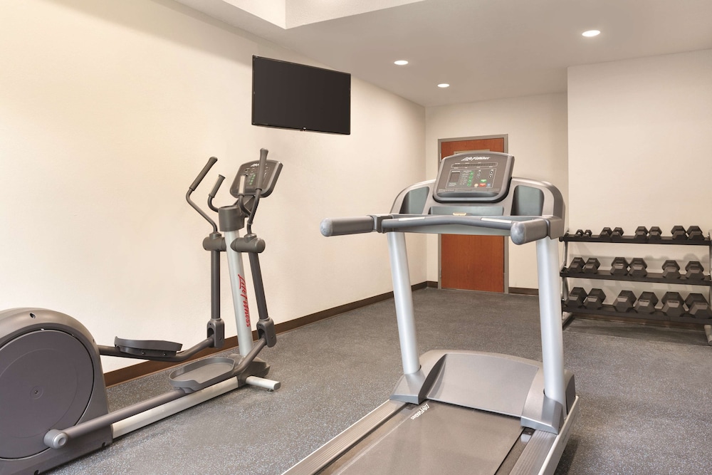 Country Inn & Suites by Radisson, Greensboro, NC 14/26