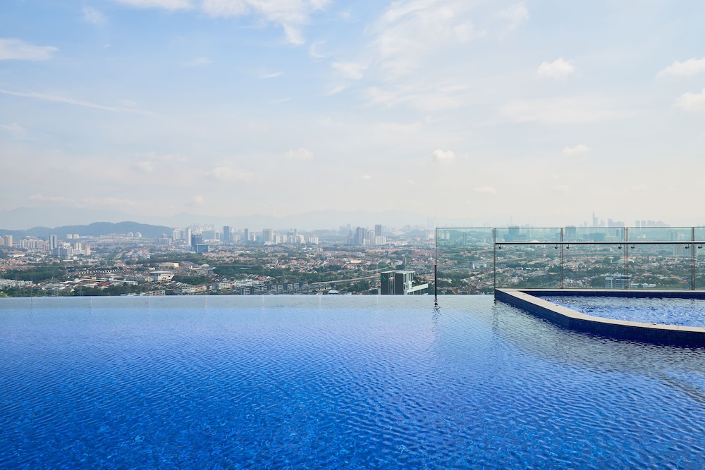 Le Meridien Petaling Jaya (ex New World Petaling Jaya) 25/75