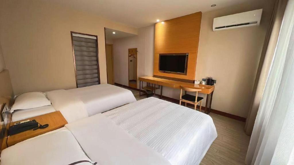 GreenTree Inn Express Shanghai Baoshan District Youyi Road Metro Station 20/46