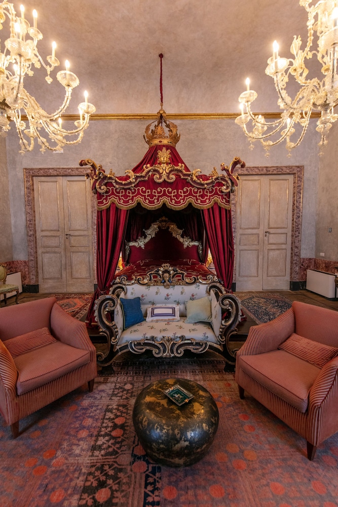Palazzo Doria Napoli 33/50