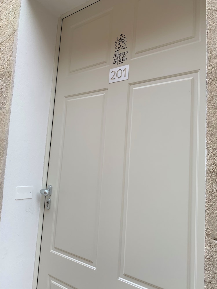 Albergo del Sedile 32/67