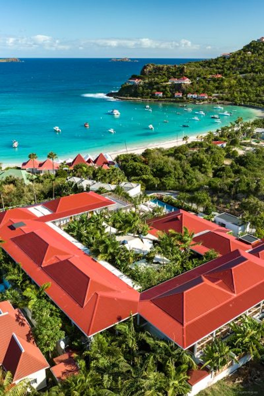Tropical Hotel and Beach 38/46