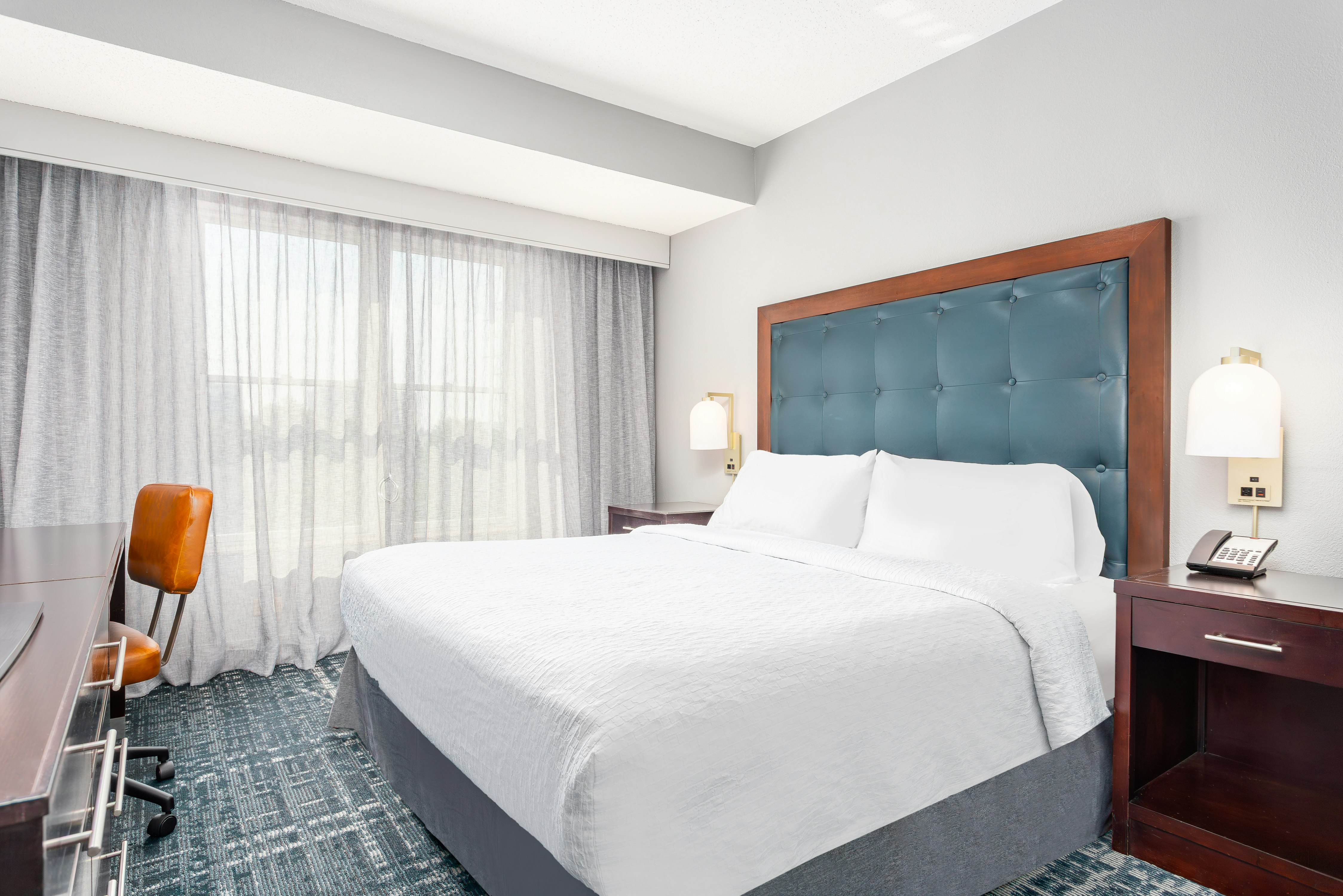 SUITE, KING BED, ACCESSIBLE
