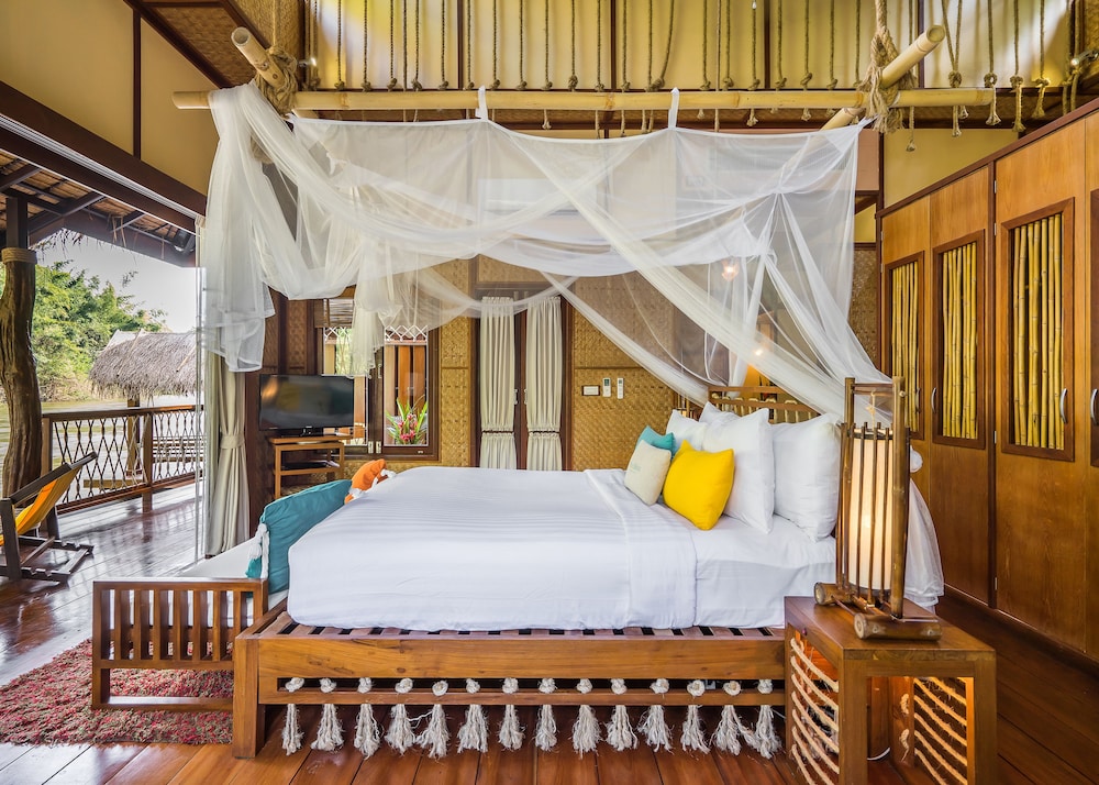 The Float House River Kwai 10/47