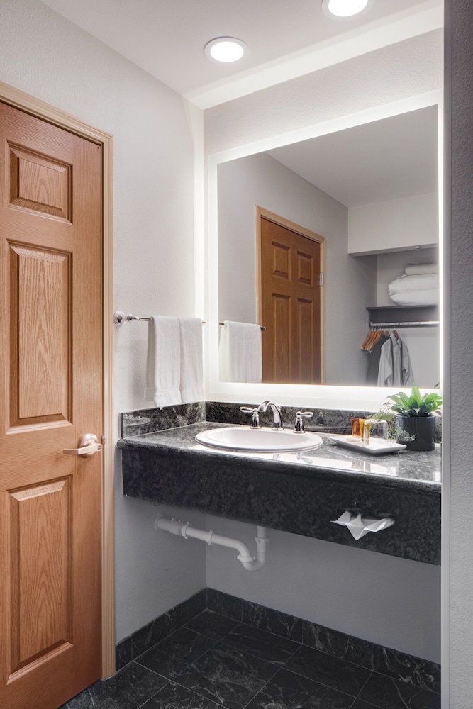 Ayres Suites Mission Viejo 6/49