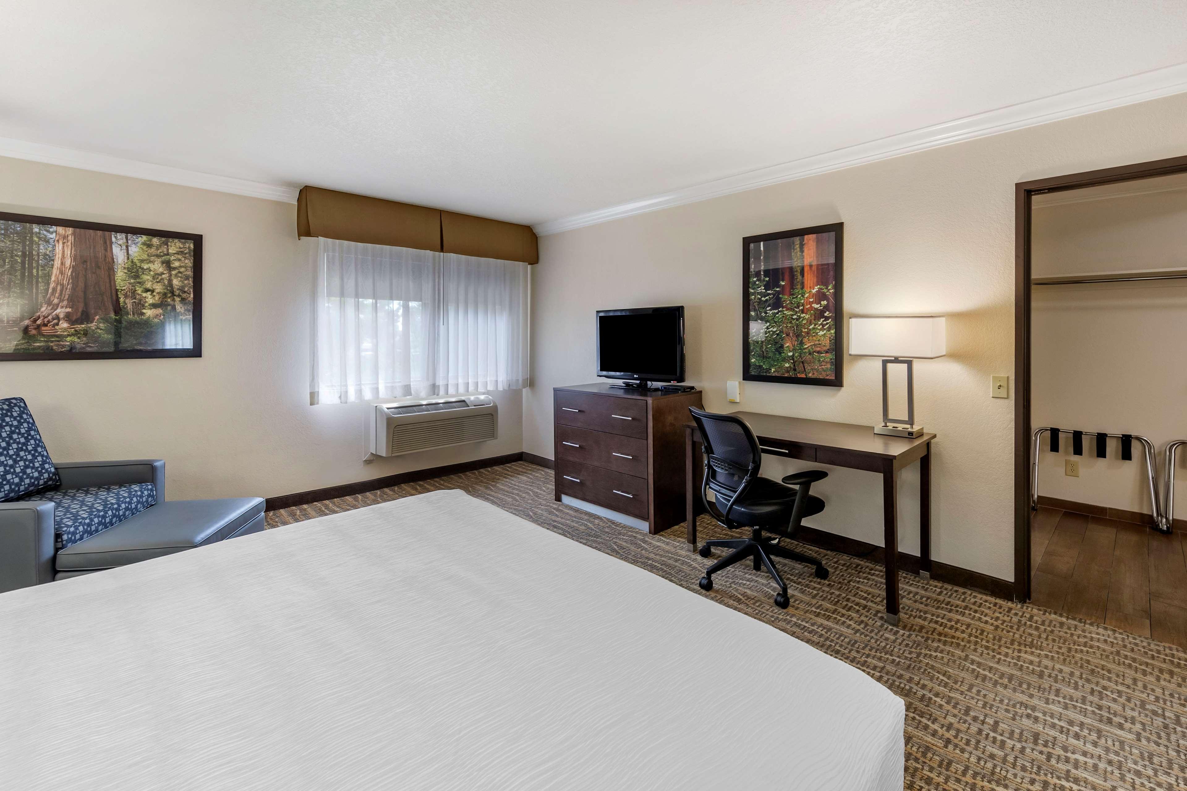 Suite, Best Western Town & Country Lodge 7/10
