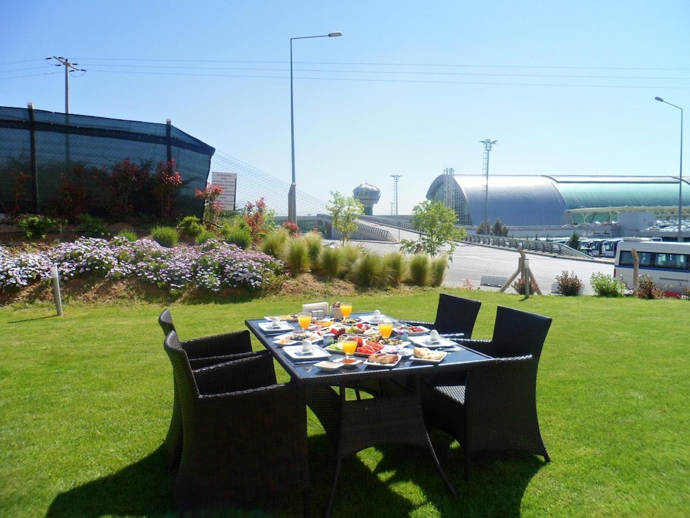 Orty Airport Hotel 55/63