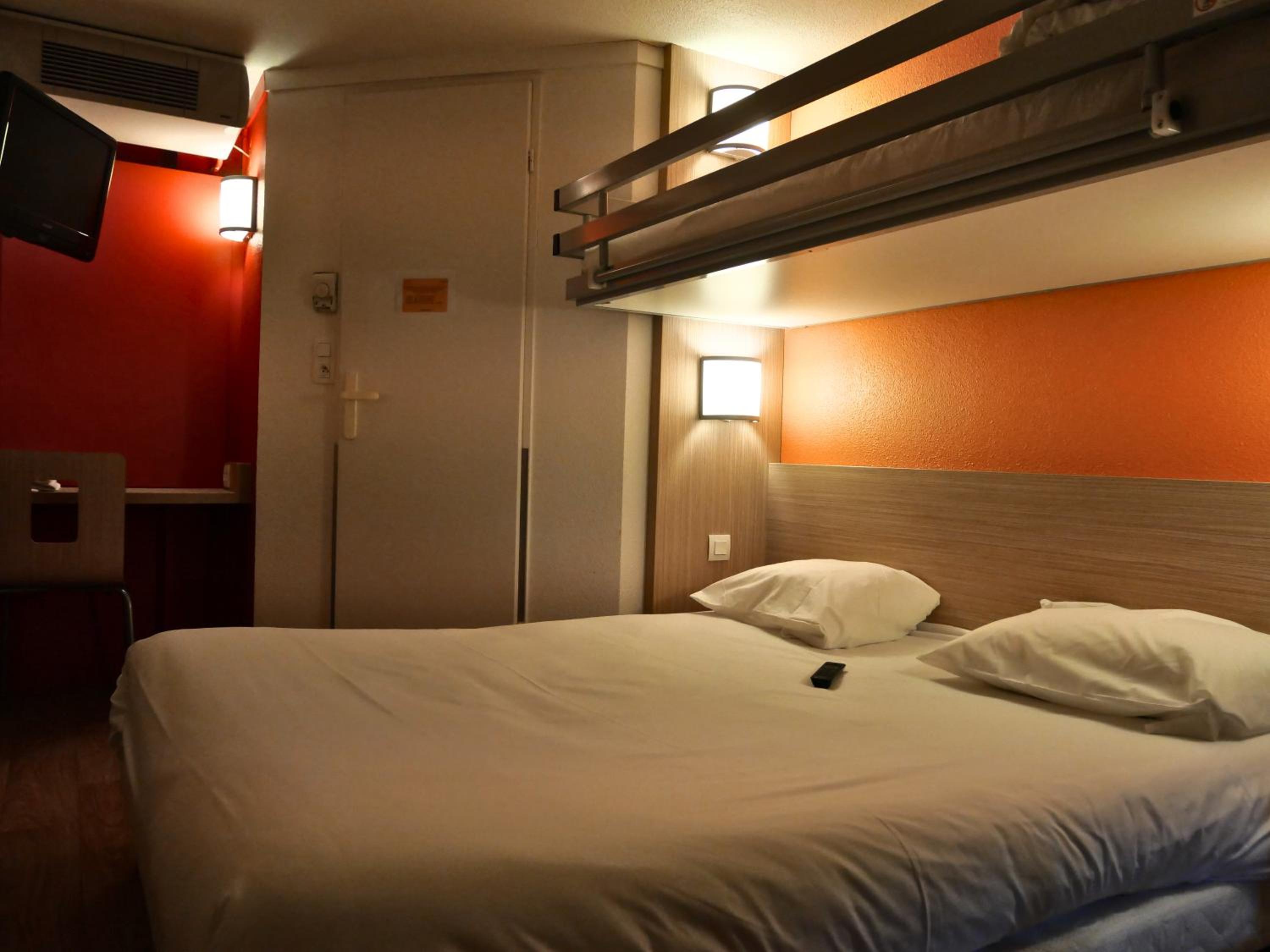 Room, Triple