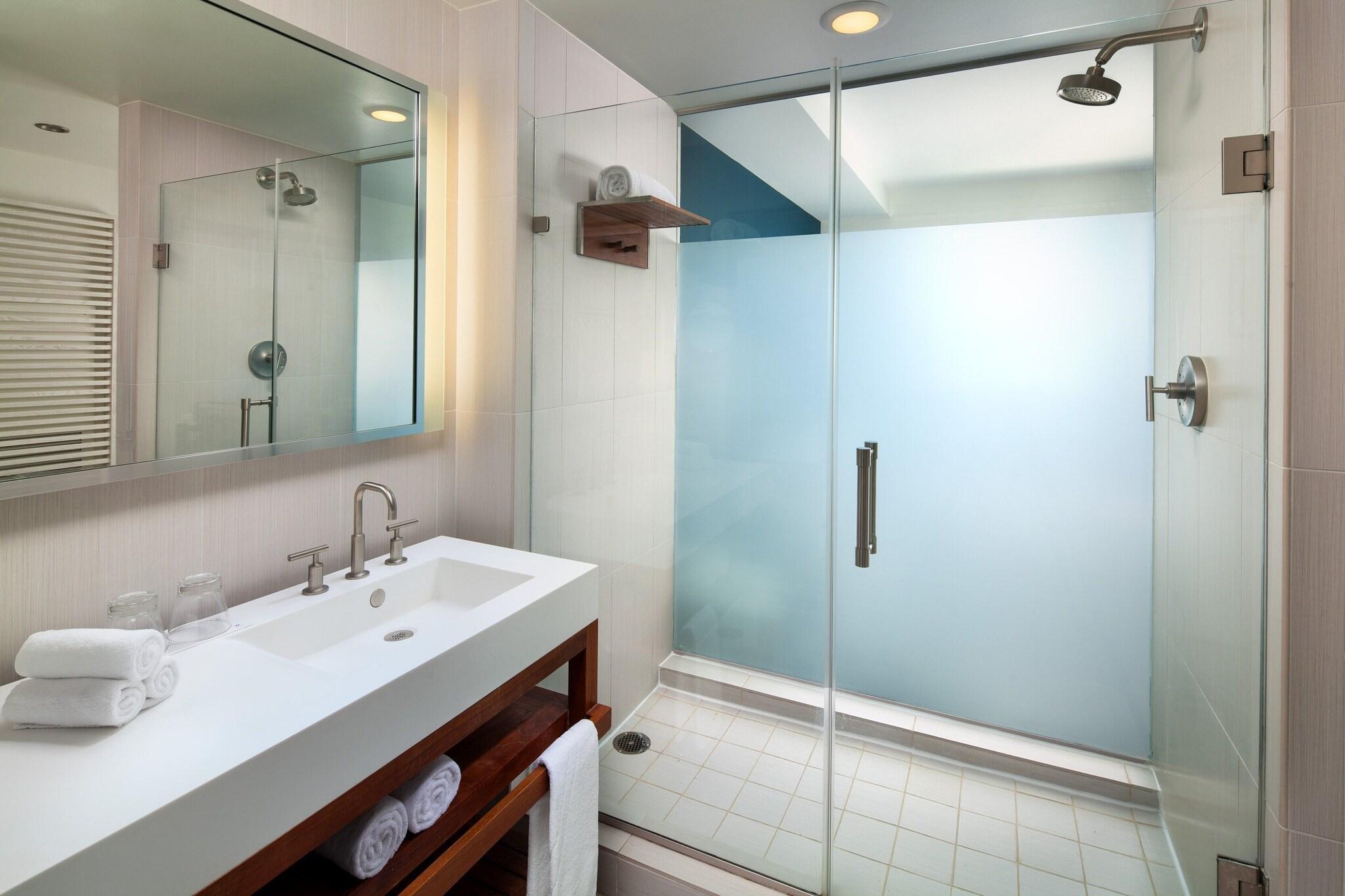 Studio, King Bed, Ocean Front