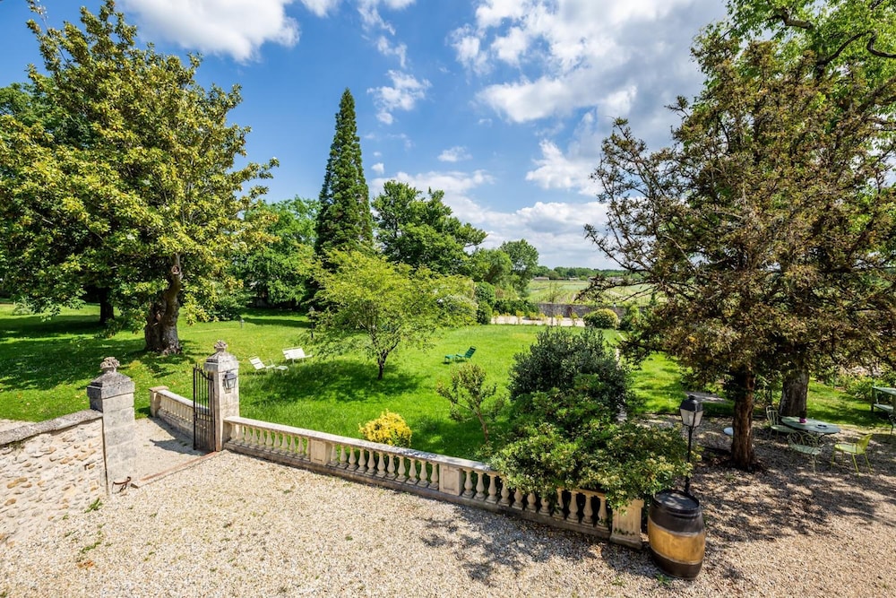 Chateau De Meyre 37/48