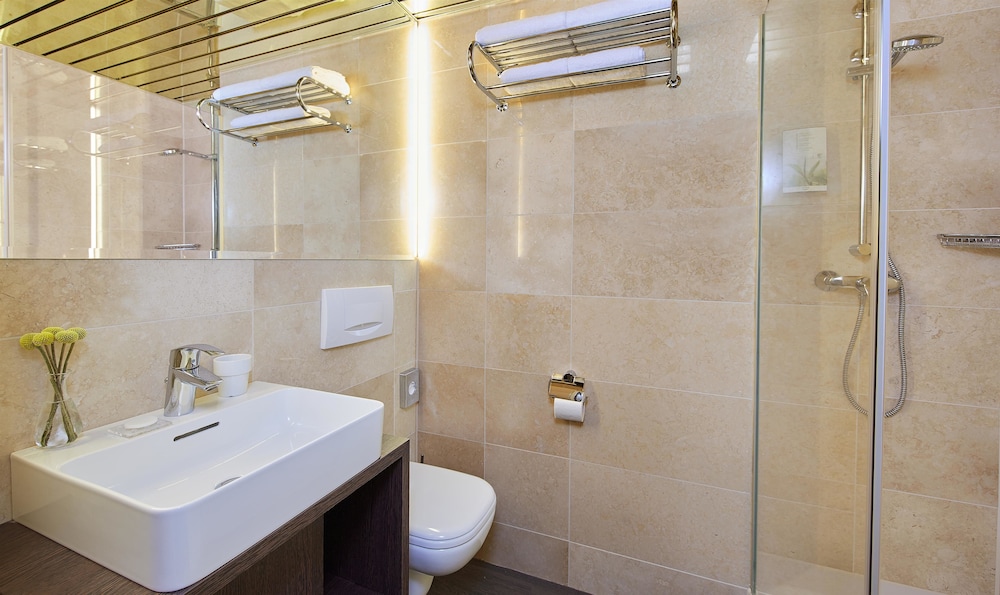 DUPLEX, SUPERIOR, KITCHENETTE