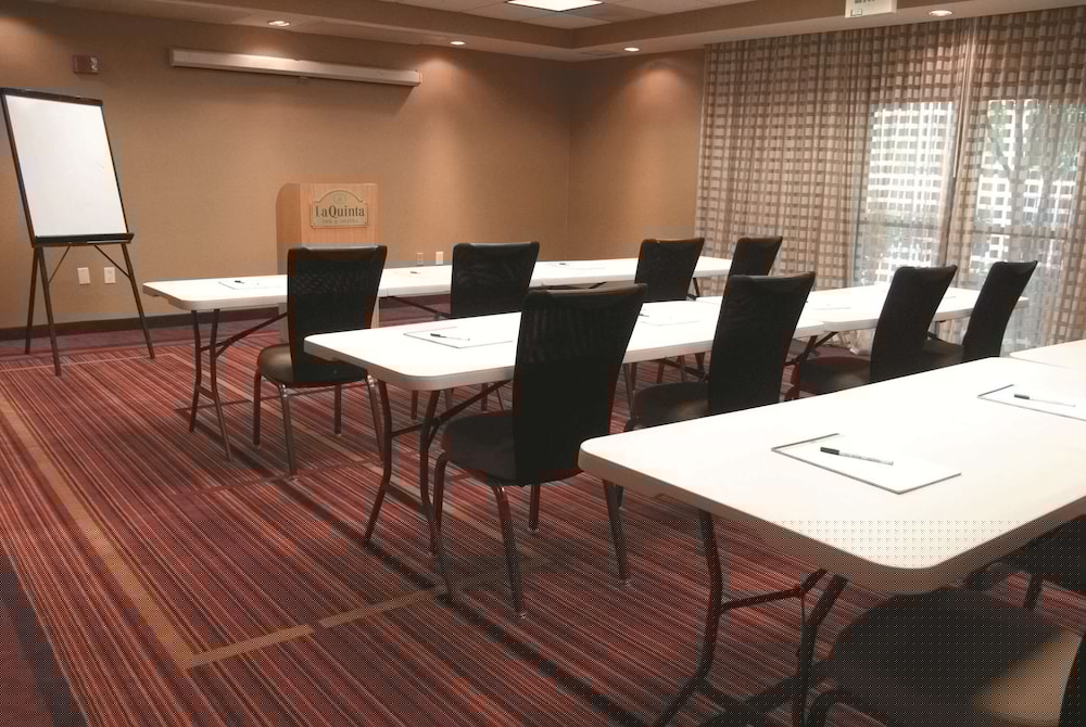 La Quinta Inn & Suites by Wyndham Raleigh Cary 41/44