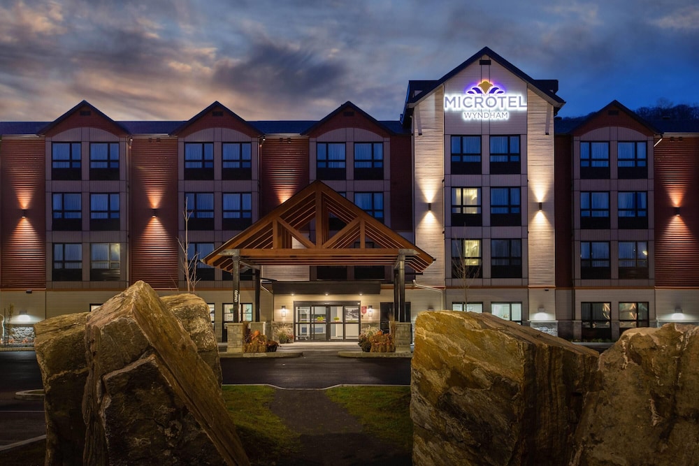 Microtel Inn & Suites by Wyndham Mont Tremblant 3/50