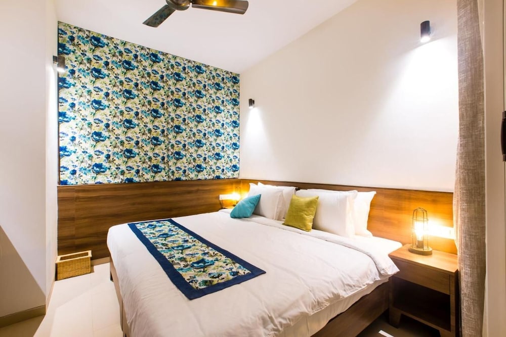 Acron Waterfront Resort 26/80