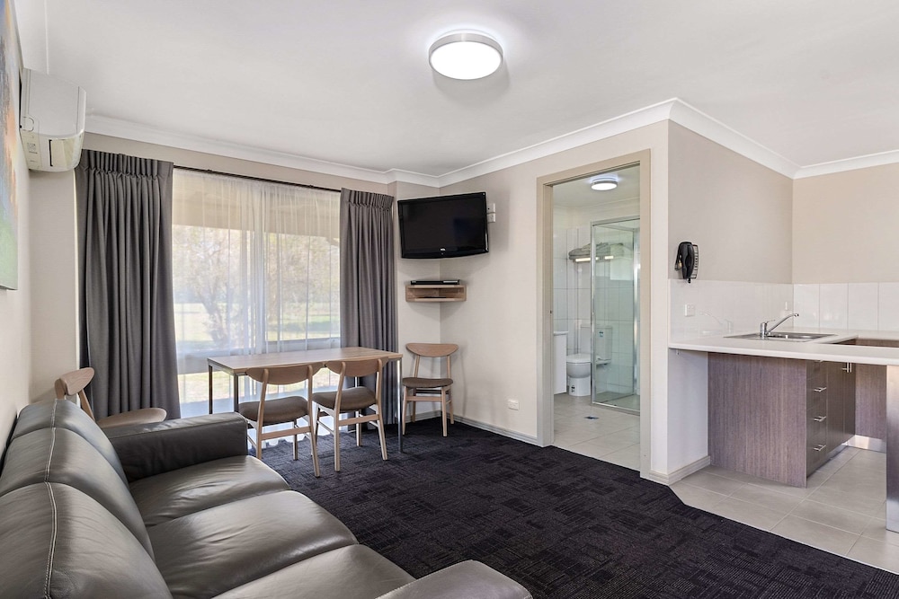 Quality Inn Carriage House 21/44
