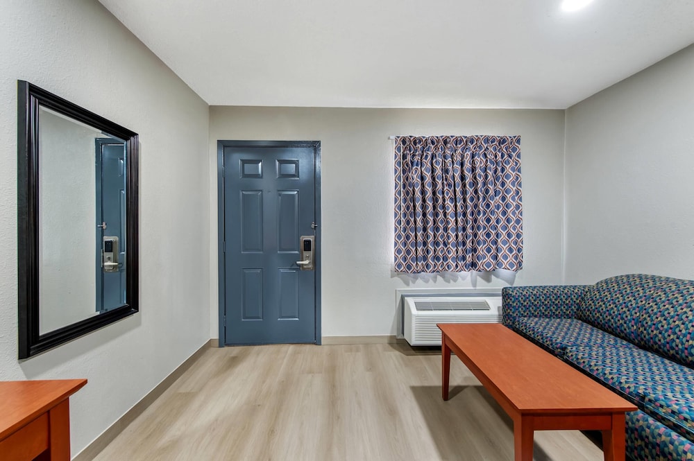 Rodeway Inn & Suites Jefferson 34/53