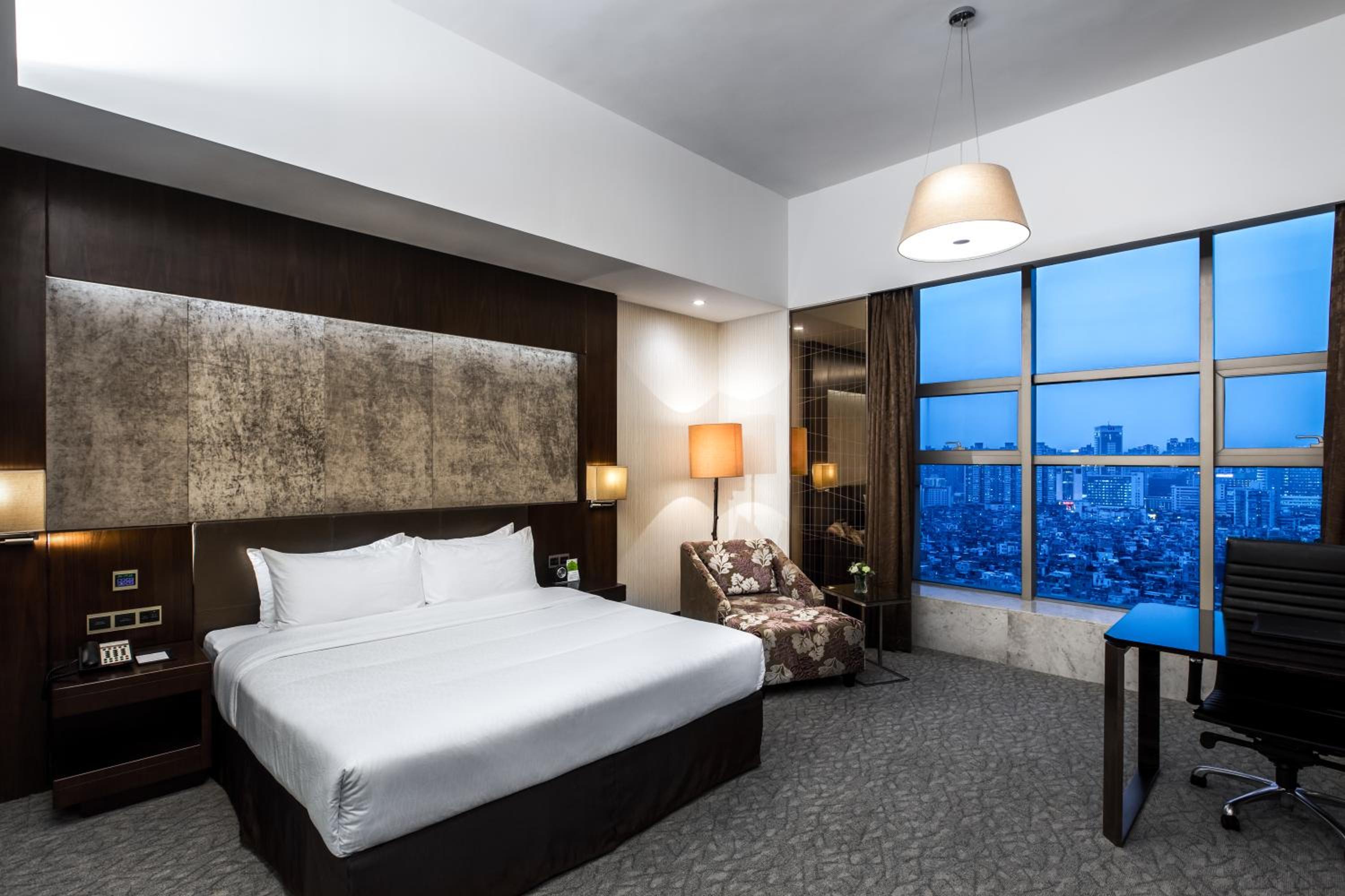 BUSINESS KING ROOM