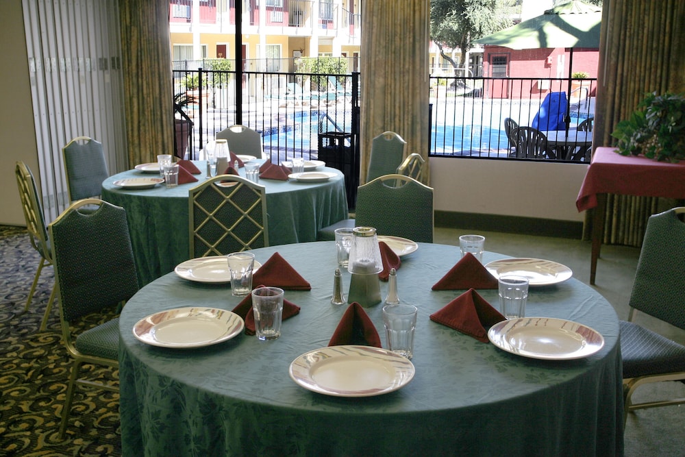 Mardi Gras Hotel and Casino 30/36
