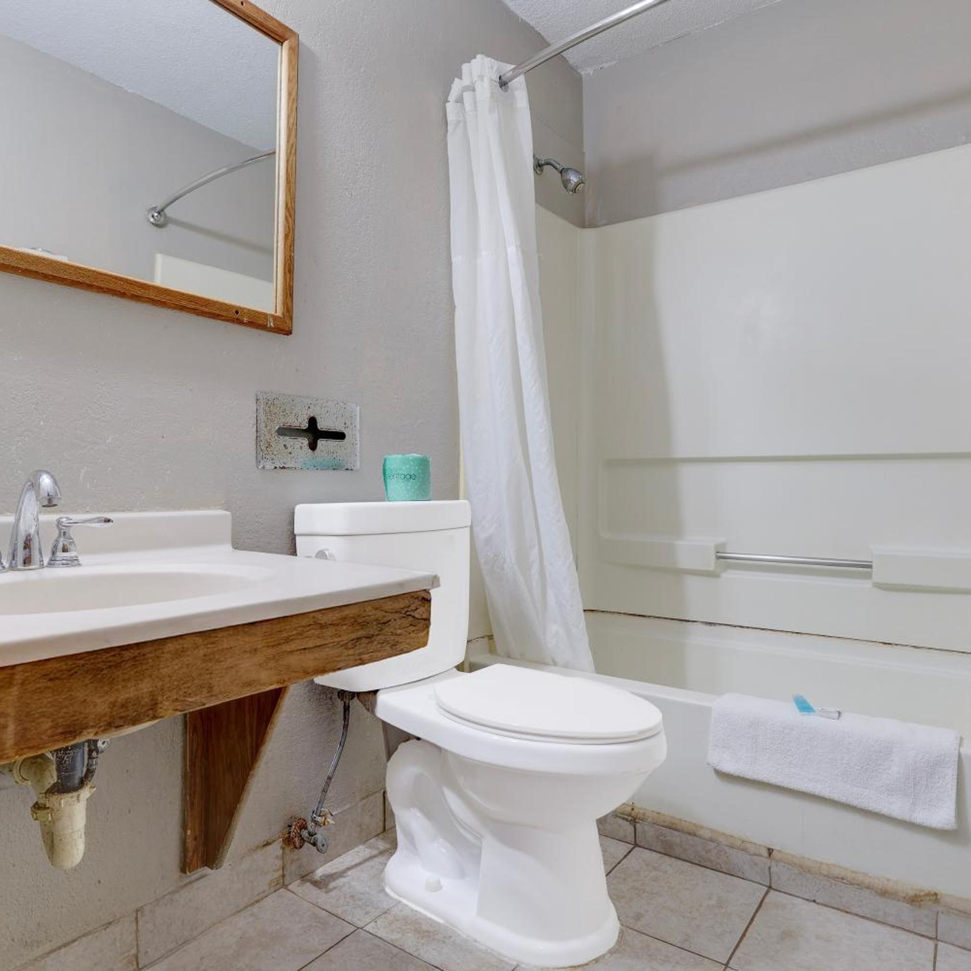 Coldwater Inn & Suites near I 69 52/59