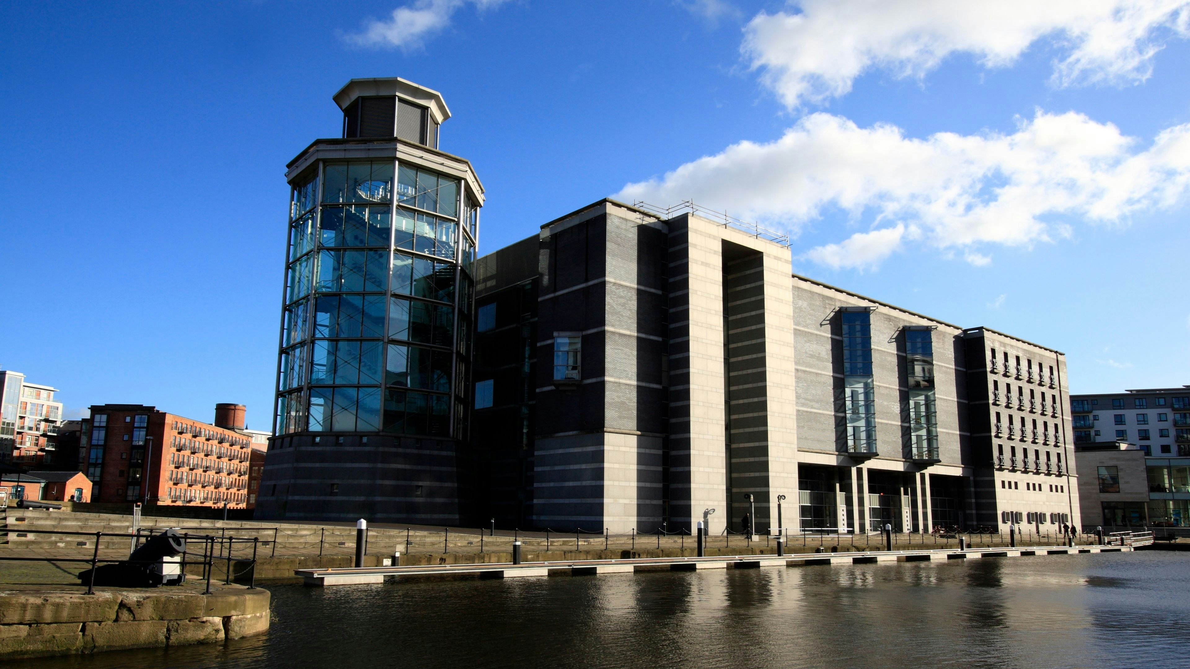 HOLIDAY INN LEEDS BRIGHOUSE 44/50