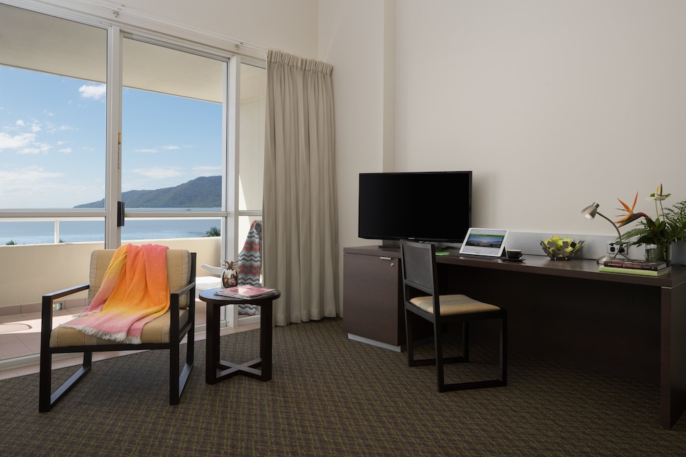 Cairns Harbourside Hotel 50/60