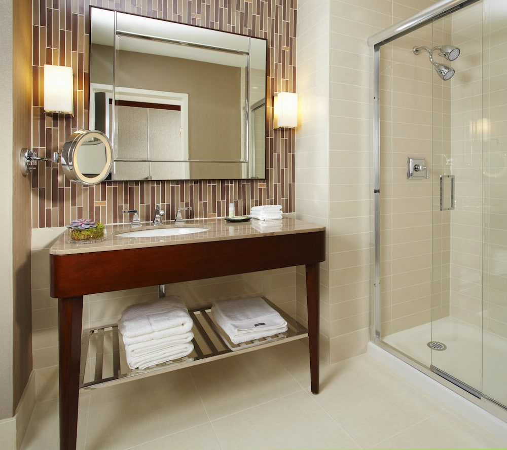 Traditional, King Bed, Accessible, The Westin Wilmington 3/3