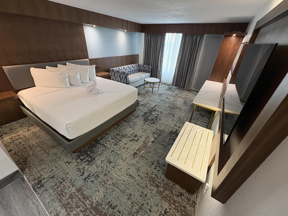 Standard, King Bed, Pool Side, Sofa, Patio